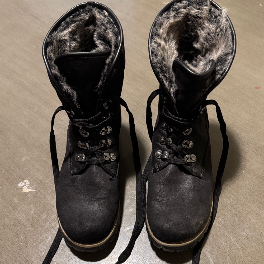 Cliffs by WHITE MOUNTAIN Black Faux-Fur Lined Lace-Up Boots